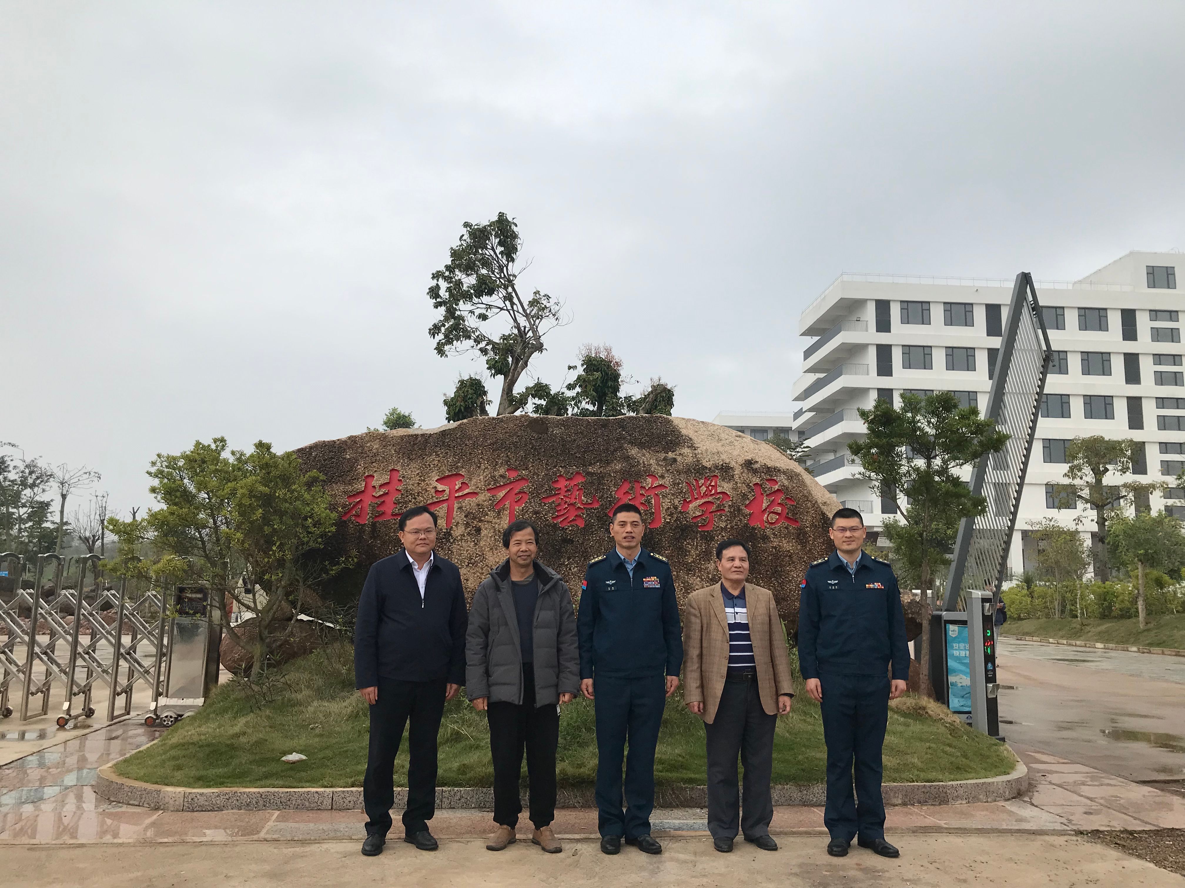 部队首长到我校指导工作丨 米兰体育-米兰(中国)  丨一方水土养育一代人。军民鱼水情，让我们的家园充满阳光、充满生机、充满希望！