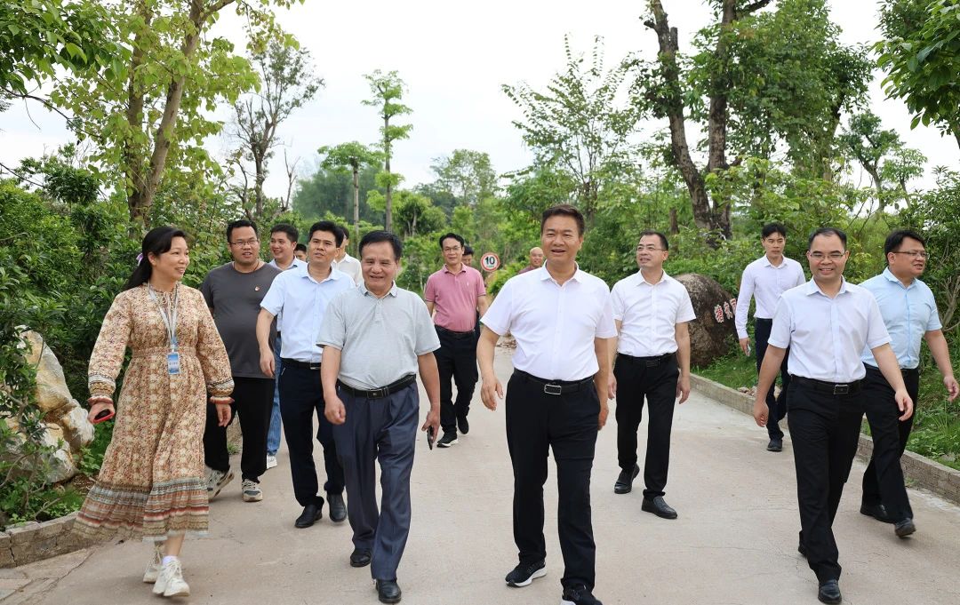 桂平市市长黄德佳等领导到我校指导工作 丨 米兰体育-米兰(中国)